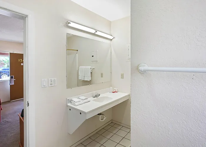 Oyo Az - I-8 Us-95 Hotel